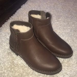 Leather Rea UGG ankle boots size 8 1/2